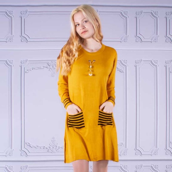 Дамски плетен пуловер тип туника с джобове в жълт цвят