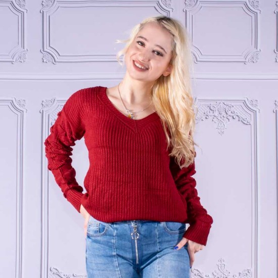 Дамски плетен пуловер с ефектни ръкави и V образно деколте в червено 9824
