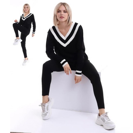 Елегантен дамски комлект от пуловер и клин в черно