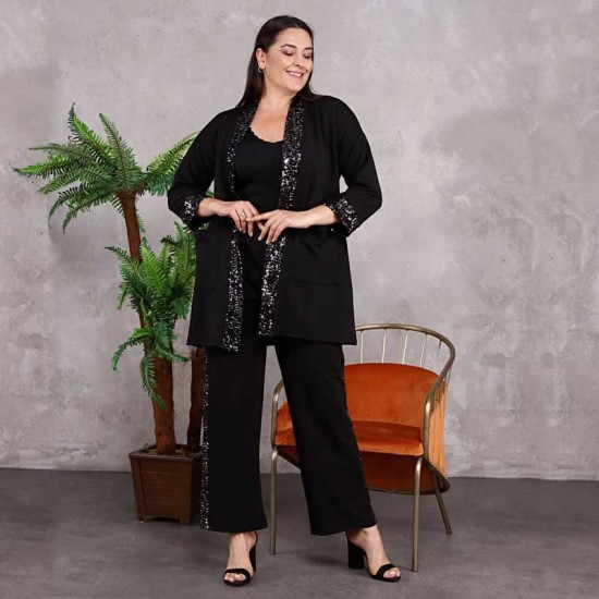 Елегантен дамски костюм с кант от пайети