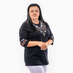 Стилна дамска блуза с етно мотиви с принт в черно Стилна дамска блуза с етно мотиви с принт в черно