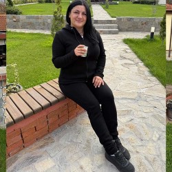 Български зимен спортен екип в черно Български зимен спортен екип в черно
