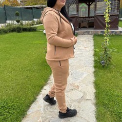 Български зимен спортен екип в цвят каки Български зимен спортен екип в цвят каки