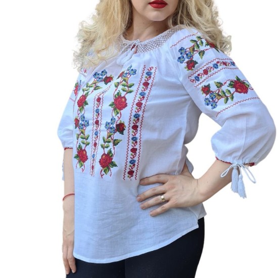 Дамска блуза с бродирана шевица и 3/4 ръкав 13417