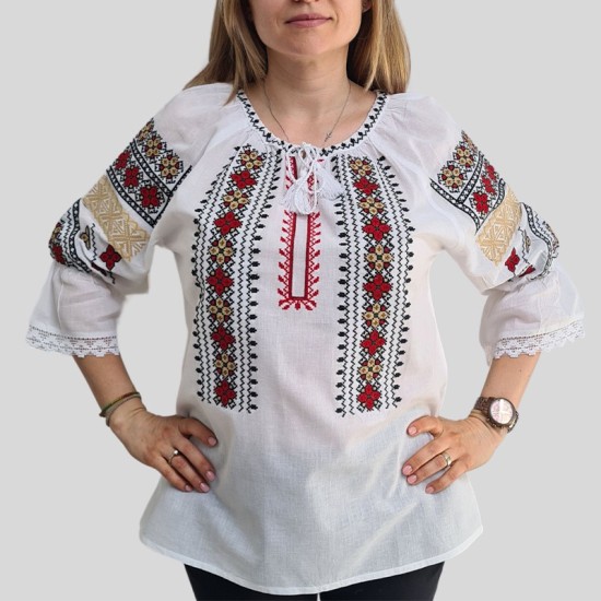 Дамска блуза с бродирана шевица и 3/4 ръкав 13422