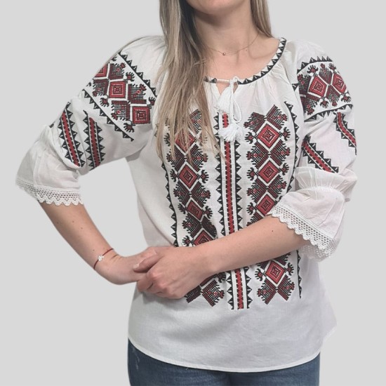 Дамска блуза с бродирана шевица и 3/4 ръкав 13425