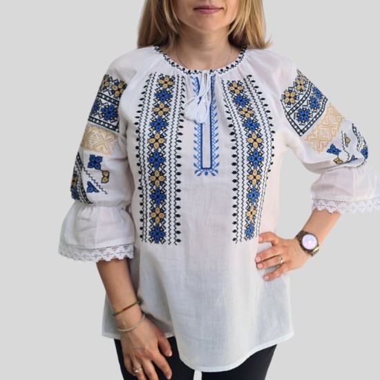 Дамска блуза с бродирана шевица и 3/4 ръкав 13430