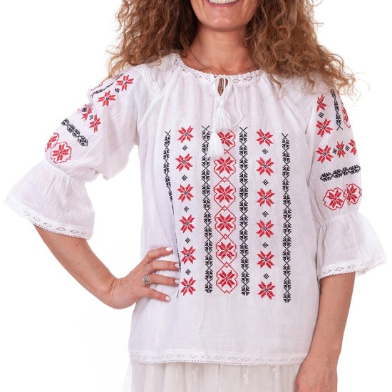 Дамска блуза с бродирана шевица и 3/4 ръкав 13431