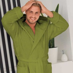 Луксозен мъжки халат за баня с джобове и качулка - Маер цвят Зелен глог Луксозен мъжки халат за баня с джобове и качулка - Маер цвят Зелен глог