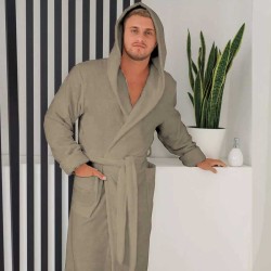 Луксозен мъжки халат за баня с джобове и качулка - Маер цвят Сиво Каки Луксозен мъжки халат за баня с джобове и качулка - Маер цвят Сиво Каки