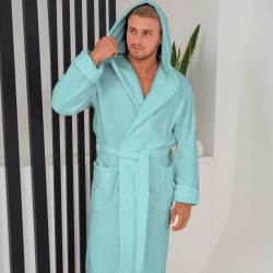Луксозен мъжки халат за баня с джобове и качулка - Маер цвят Светлосин Луксозен мъжки халат за баня с джобове и качулка - Маер цвят Светлосин