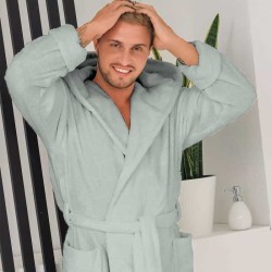 Луксозен мъжки халат за баня с джобове и качулка - Маер цвят Тюркоазен пастел Луксозен мъжки халат за баня с джобове и качулка - Маер цвят Тюркоазен пастел