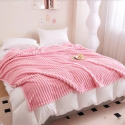 Пухкаво едноцветно одеяло в розов цвят
